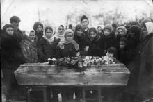 «Красные похороны» в СССР: что было странного в новом погребальном обряде.
