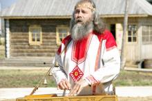 Вы играйте, гусли-мысли, я вам песенку спою. Вы играйте, гусли-мысли, я вам песенку спою.